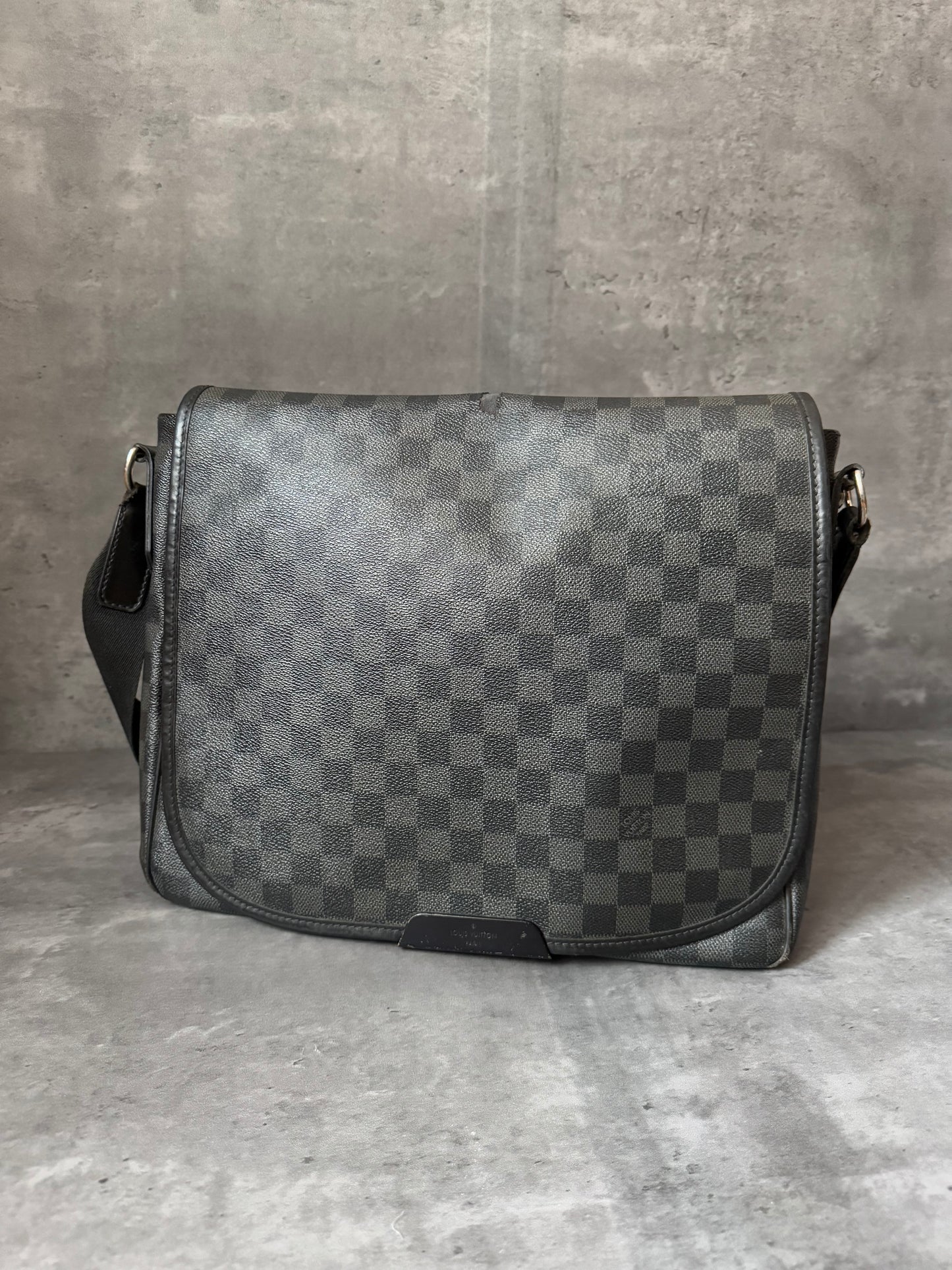 Louis Vuitton Damier Messenger Bag Black